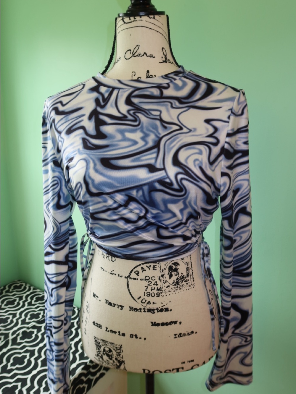 SHEIN Blue and White Swirl Long-Sleeve Crop Top